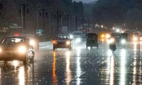 दिल्ली-NCR में सुबह की बारिश से बदला मौसम, तापमान में गिरावट दिल्ली-NCR में सुबह की बारिश से बदला मौसम, तापमान में गिरावट