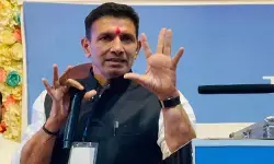 जीतू पटवारी का बड़ा आरोप हर कलेक्टर चोर, मुख्यमंत्री पर उठाए सवाल जीतू पटवारी का बड़ा आरोप हर कलेक्टर चोर, मुख्यमंत्री पर उठाए सवाल