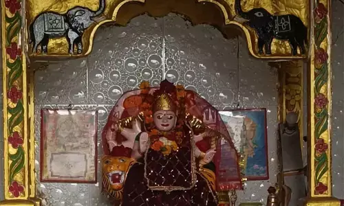 सतना में मंदिरों पर चोरों का धावा, चांदी के छत्र और मुकुट चोरी
