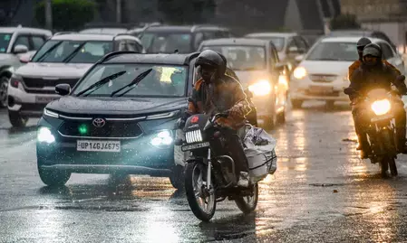 एनसीआर में बारिश से मिली राहत, हवा हुई साफ