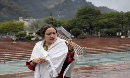 हरिद्वार में तलाक के सवालों पर भड़कीं अपर्णा यादव, बोलीं- नहाते वक्त महिला का वीडियो बनाया