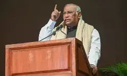 गणतंत्र दिवस की पूर्व संध्या पर कांग्रेस अध्यक्ष खड़गे का राष्ट्र के नाम संदेश, संविधान की रक्षा का आह्वान गणतंत्र दिवस की पूर्व संध्या पर कांग्रेस अध्यक्ष खड़गे का राष्ट्र के नाम संदेश, संविधान की रक्षा का आह्वान