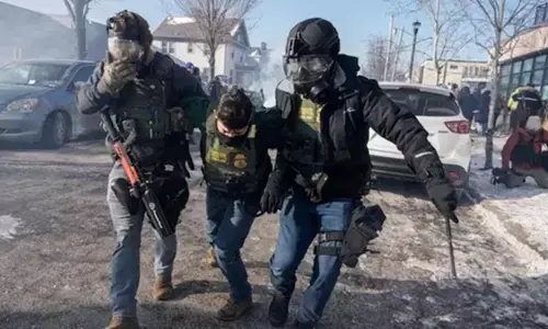 अमेरिका के मिनियापोलिस में हंगामे के बीच फेडरल एजेंट्स ने ली एक और जान, तनाव बढ़ा