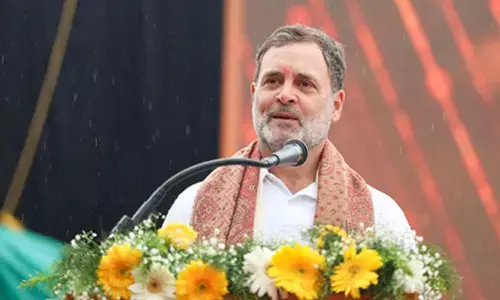 संविधान हर भारतीय का सबसे बड़ा हथियार : राहुल गांधी संविधान हर भारतीय का सबसे बड़ा हथियार : राहुल गांधी