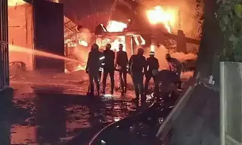 कोलकाता के गोदाम में भीषण आग: सात की मौत, कई लापता