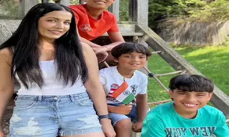 गणतंत्र दिवस पर बच्चों को याद कर भावुक हुईं सेलिना जेटली