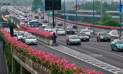 चीन में मोटर वाहनों और नई ऊर्जा वाहनों की संख्या में तेज बढ़ोतरी