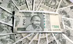 पीएफ और ईपीएस क्या होते हैं, इनमें क्या है अंतर? रिटायरमेंट के बाद कैसे तय होती है पेंशन, समझें गणित पीएफ और ईपीएस क्या होते हैं, इनमें क्या है अंतर? रिटायरमेंट के बाद कैसे तय होती है पेंशन, समझें गणित