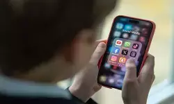 ऑस्ट्रेलिया के बाद इस देश में भी बच्चों के लिए लगेगा सोशल मीडिया और मोबाइल के उपयोग पर प्रतिबंध