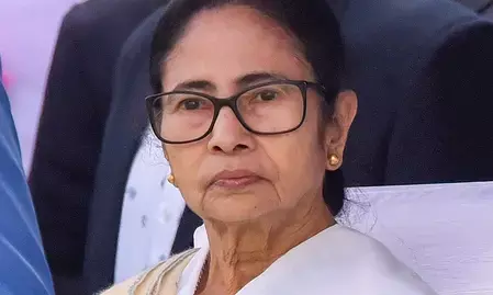 पश्चिम बंगाल : ममता सरकार ने आनंदपुर आग पीड़ितों के परिवारों के लिए 10 लाख रुपए के मुआवजे की घोषणा की पश्चिम बंगाल : ममता सरकार ने आनंदपुर आग पीड़ितों के परिवारों के लिए 10 लाख रुपए के मुआवजे की घोषणा की