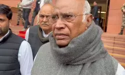 विमान हादसे में अजित पवार की मौत से बढ़ी राजनीतिक हलचल, खड़गे बोले- जांच होना जरूरी