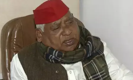 आर्थिक सर्वेक्षण पर सपा का तंज– “किसानों के लिए कुछ नहीं”