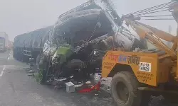 राजस्थान: भीलवाड़ा में घने कोहरे के कारण भीषण सड़क हादसा, एक की मौत राजस्थान: भीलवाड़ा में घने कोहरे के कारण भीषण सड़क हादसा, एक की मौत