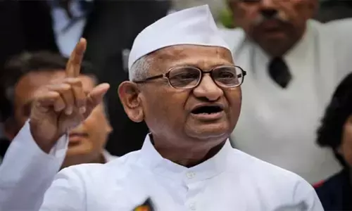 लोकायुक्त कानून की मांग पर अन्ना हजारे का आमरण अनशन शुरू लोकायुक्त कानून की मांग पर अन्ना हजारे का आमरण अनशन शुरू