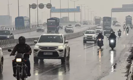 एक बार फिर बदलेगा एनसीआर का मौसम, बारिश-आंधी से गिरेगा तापमान, हवा हुई साफ एक बार फिर बदलेगा एनसीआर का मौसम, बारिश-आंधी से गिरेगा तापमान, हवा हुई साफ