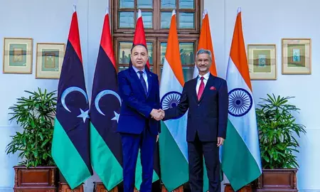 डॉ. एस जयशंकर ने एल्ताहर एसएम एल्बाउर से की मुलाकात, लीबिया के हालात का लिया जायजा डॉ. एस जयशंकर ने एल्ताहर एसएम एल्बाउर से की मुलाकात, लीबिया के हालात का लिया जायजा