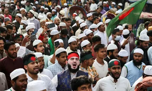 पाकिस्तान के बाद बांग्लादेश चुनाव से पहले सुरक्षा अलर्ट: अमेरिकी दूतावास की चेतावनी, हिंसा की आशंकाएं गहराईं पाकिस्तान के बाद बांग्लादेश चुनाव से पहले सुरक्षा अलर्ट: अमेरिकी दूतावास की चेतावनी, हिंसा की आशंकाएं गहराईं