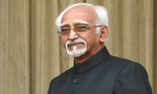 महमूद गजनवी को भारतीय लुटेरा बताने पर घिरे हामिद अंसारी, भाजपा ने बोला हमला महमूद गजनवी को भारतीय लुटेरा बताने पर घिरे हामिद अंसारी, भाजपा ने बोला हमला