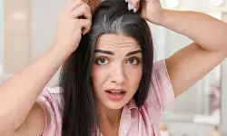 कम उम्र में सफेद हो रहे बाल? जीन, तनाव और खानपान हैं इसके कारण