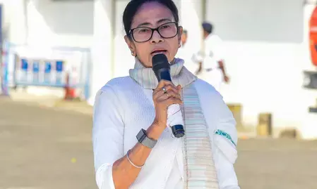 ममता बनर्जी ने एसआईआर पर सुप्रीम कोर्ट का दरवाज़ा खटखटाया ममता बनर्जी ने एसआईआर पर सुप्रीम कोर्ट का दरवाज़ा खटखटाया