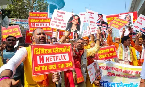 ‘घूसखोर पंडत’ वेब सीरीज पर बवाल, लखनऊ में डायरेक्टर पर एफआईआर