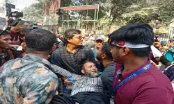 बांग्लादेश चुनाव से पहले यूनुस के घर के बाहर उग्र प्रदर्शन, हिंसक टकराव में 50 लोग घायल