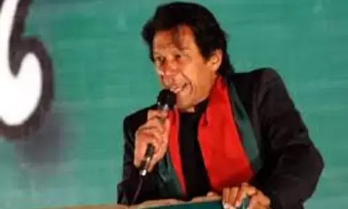 पाकिस्तान: मंत्री ने आतंकवाद के लिए इमरान खान को ठहराया जिम्मेदार, पीटीआई बोली- जोकर हैं जिन्हें अवाम की फिक्र नहीं