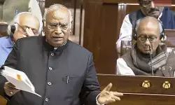 राज्यसभा में राहुल गांधी के मुद्दे पर मल्लिकार्जुन खड़गे नहीं मिली बोलने की अनुमति, विपक्ष ने किया वॉकआउट