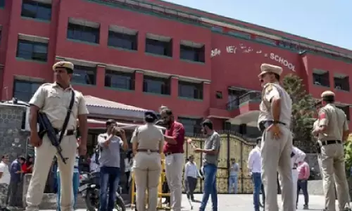 दिल्ली में 9 स्कूलों को बम से उड़ाने की धमकी, बम स्क्वाड मौके पर पहुंची
