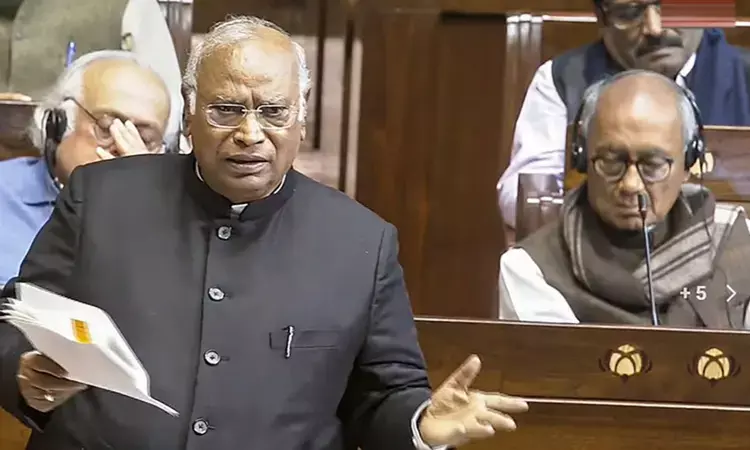 राज्यसभा में राहुल गांधी के मुद्दे पर मल्लिकार्जुन खड़गे नहीं मिली बोलने की अनुमति, विपक्ष ने किया वॉकआउट