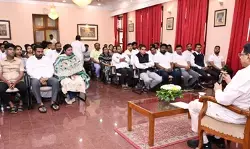 बीजद ने राज्यपाल को सौंपा ज्ञापन: 13 विश्वविद्यालयों में कुलपति नियुक्ति में 18 महीने से अधिक देरी पर जताई चिंता