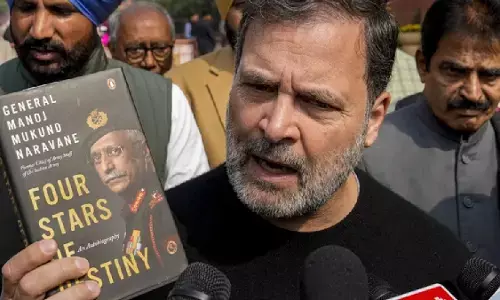 पूर्व सेना प्रमुख झूठ नहीं बोल रहे, नरवणे की किताब को लेकर सरकार पर राहुल का हमला