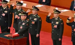 चीन के शीर्ष सैन्य जनरलों से डगमगा रहा शी जिनपिंग का भरोसा