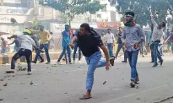 बांग्लादेश चुनाव में हिंसा की छाया: खुलना में बीएनपी नेता की मौत, कई जिलों में बम धमाके