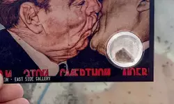 यादगार के रूप में बिक रहे बर्लिन वॉल के नकली टुकड़े?