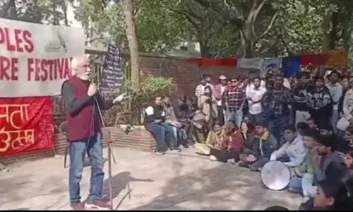 डीयू में साहित्यिक कार्यक्रम के दौरान प्रो. एस इरफान हबीब पर हमला, कैंपस सुरक्षा पर उठे सवाल