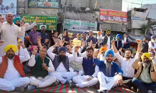 दलित विरोधी कांग्रेस के खिलाफ आप ने पंजाब भर में किए विरोध प्रदर्शन, प्रताप बाजवा ने मंत्री ईटीओ पर की थी जातिवादी टिप्पणी दलित विरोधी कांग्रेस के खिलाफ आप ने पंजाब भर में किए विरोध प्रदर्शन, प्रताप बाजवा ने मंत्री ईटीओ पर की थी जातिवादी टिप्पणी