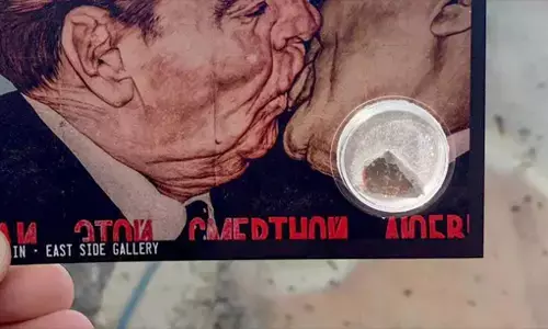 यादगार के रूप में बिक रहे बर्लिन वॉल के नकली टुकड़े?