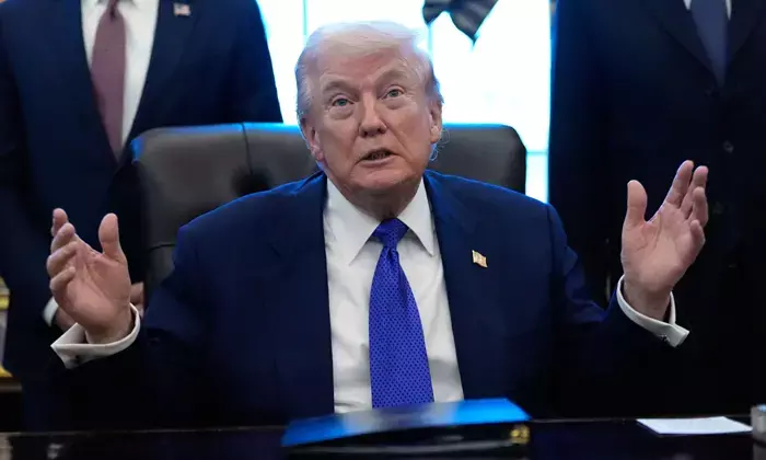 ट्रंप ने भारत को दिया जोर का झटका, सोलर पर 126% टैरिफ लगाया ट्रंप ने भारत को दिया जोर का झटका, सोलर पर 126% टैरिफ लगाया