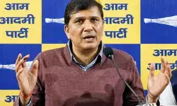 दिल्ली के निजी स्कूलों पर ब्लैकमेलिंग का आरोप: अभिभावकों का भविष्य दांव पर