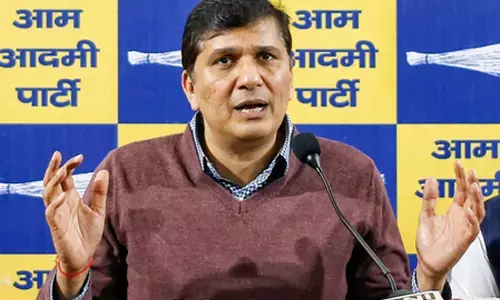 दिल्ली के निजी स्कूलों पर ब्लैकमेलिंग का आरोप: अभिभावकों का भविष्य दांव पर