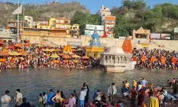 हरिद्वार में महाशिवरात्रि की धूम, दक्षेश्वर महादेव मंदिर में उमड़ी भक्तों की भीड़ हरिद्वार में महाशिवरात्रि की धूम, दक्षेश्वर महादेव मंदिर में उमड़ी भक्तों की भीड़