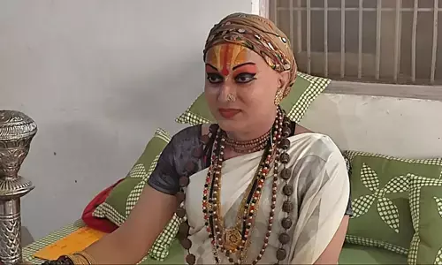 किन्नर अखाड़े ने घोषित की पहली किन्नर शंकराचार्य, भोपाल सम्मेलन में हुआ पट्टाभिषेक किन्नर अखाड़े ने घोषित की पहली किन्नर शंकराचार्य, भोपाल सम्मेलन में हुआ पट्टाभिषेक