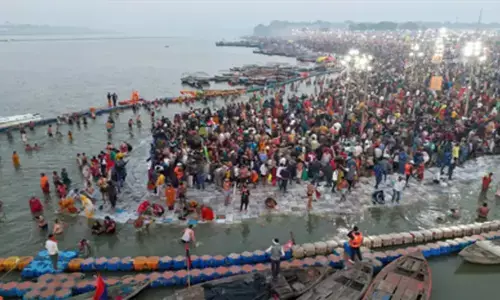 प्रयागराज में महाशिवरात्रि पर माघ मेले का समापन, गोरखपुर में सीएम योगी ने किया रुद्राभिषेक