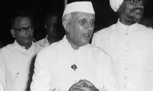 स्पीकर को हटाने के प्रस्ताव पर सियासत तेज,  नेहरू की 1954 की नसीहत आई फिर चर्चा में