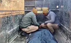 UP News: थप्पड़ मारने से नाराज पत्नी ने प्रेमी के साथ मिलकर पति को मार डाला, कातिल पत्नी गिरफ्तार, प्रेमी फरार UP News: थप्पड़ मारने से नाराज पत्नी ने प्रेमी के साथ मिलकर पति को मार डाला, कातिल पत्नी गिरफ्तार, प्रेमी फरार