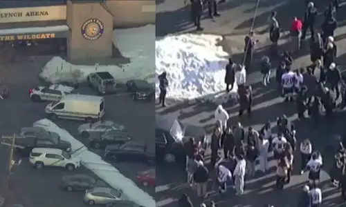 अमेरिका के रोड आइलैंड हॉकी एरिना में गोलीबारी में तीन की मौत, तीन गंभीर रूप से घायल अमेरिका के रोड आइलैंड हॉकी एरिना में गोलीबारी में तीन की मौत, तीन गंभीर रूप से घायल