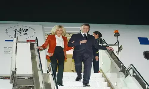 मुंबई पहुंचे फ्रांस के राष्ट्रपति इमैनुएल मैक्रों, आज ही होगी 3.25 लाख करोड़ की राफेल डील