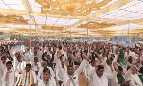 गुजरात बजट सत्र की शुरुआत पर कांग्रेस का जन आक्रोश गुजरात बजट सत्र की शुरुआत पर कांग्रेस का जन आक्रोश