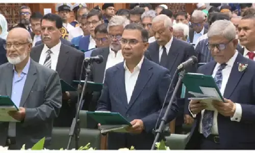 तारिक रहमान बने बांग्लादेश के नए पीएम, राष्ट्रपति शहाबुद्दीन ने दिलाई शपथ तारिक रहमान बने बांग्लादेश के नए पीएम, राष्ट्रपति शहाबुद्दीन ने दिलाई शपथ